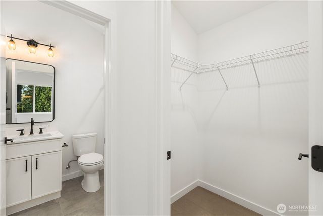 516 N 102nd Street, Seattle, WA 98133