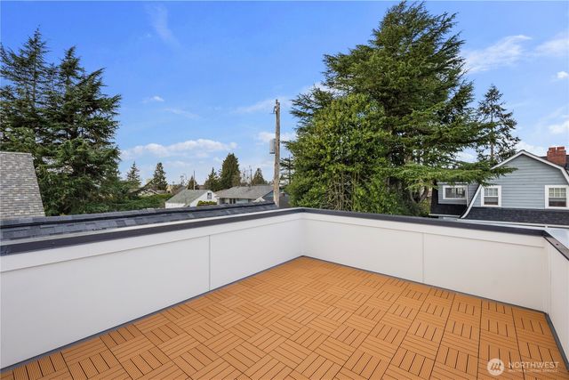 516 N 102nd Street, Seattle, WA 98133