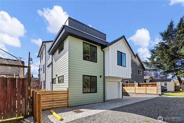 516 N 102nd Street, Seattle, WA 98133