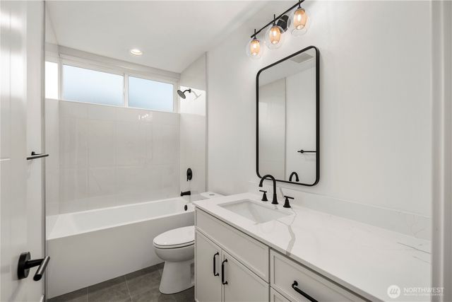 516 N 102nd Street, Seattle, WA 98133