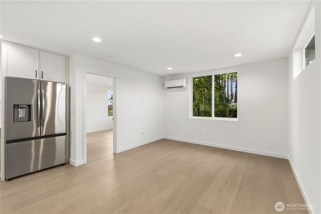 516 N 102nd Street, Seattle, WA 98133