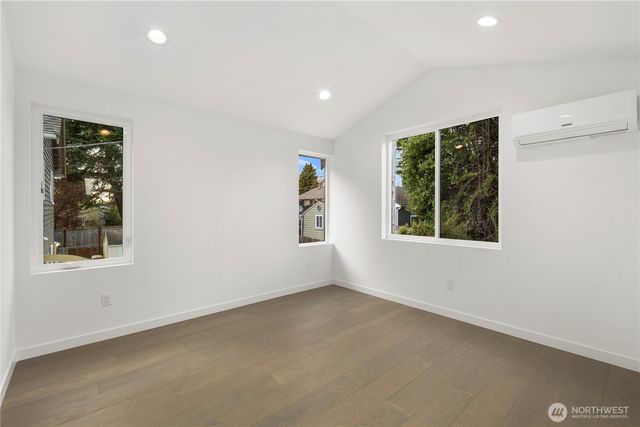 516 N 102nd Street, Seattle, WA 98133