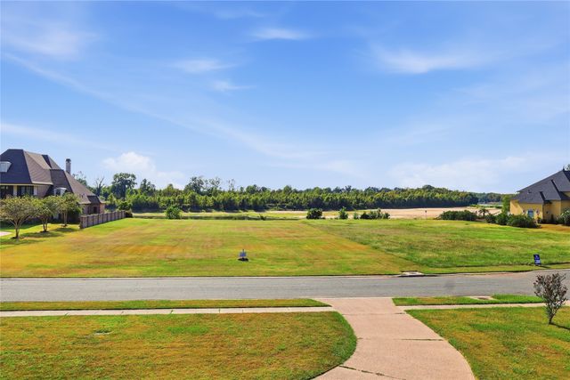 198 N Beach Drive, Bossier City, LA 71111