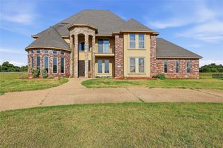 198 N Beach Drive, Bossier City, LA 71111