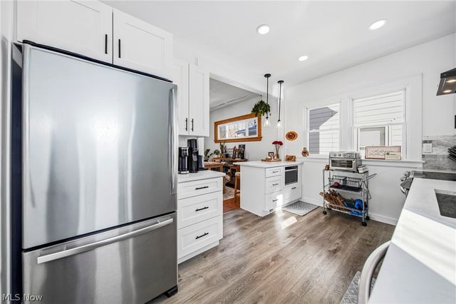 2077 Richland Avenue, Lakewood, OH 44107