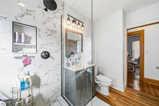 2077 Richland Avenue, Lakewood, OH 44107