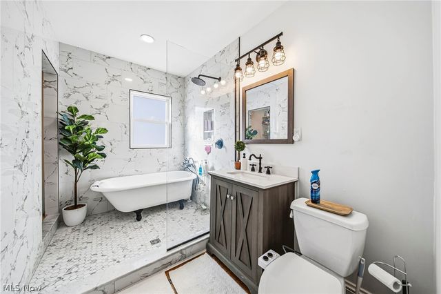 2077 Richland Avenue, Lakewood, OH 44107