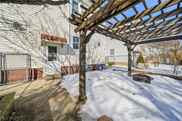 2077 Richland Avenue, Lakewood, OH 44107