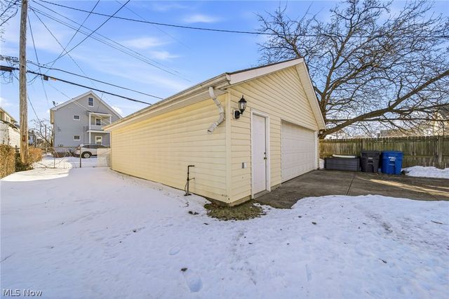 2077 Richland Avenue, Lakewood, OH 44107