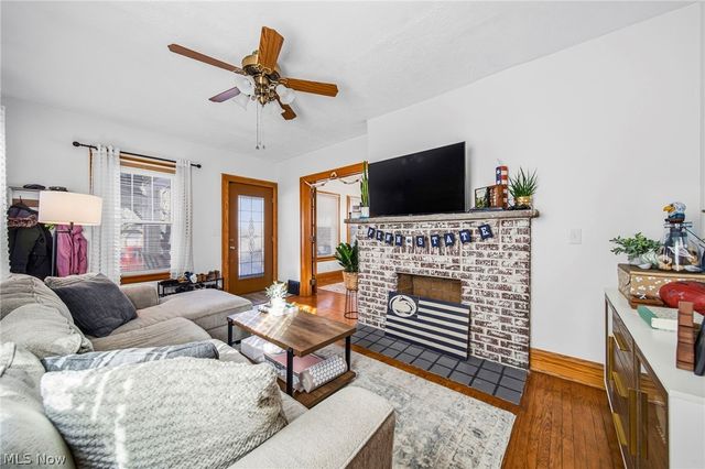 2077 Richland Avenue, Lakewood, OH 44107