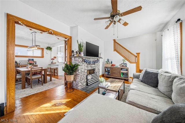 2077 Richland Avenue, Lakewood, OH 44107