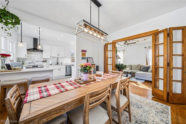 2077 Richland Avenue, Lakewood, OH 44107