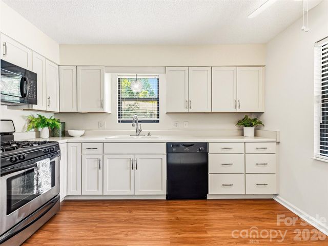 106 Abbey Circle, Asheville, NC 28805