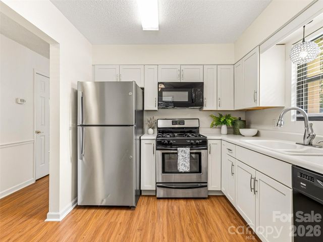 106 Abbey Circle, Asheville, NC 28805