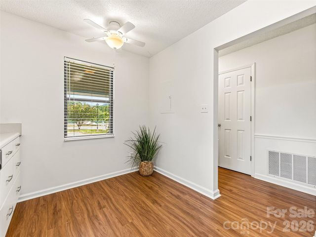 106 Abbey Circle, Asheville, NC 28805
