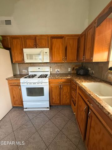 7413 LENOX Court, El Paso, TX 79912