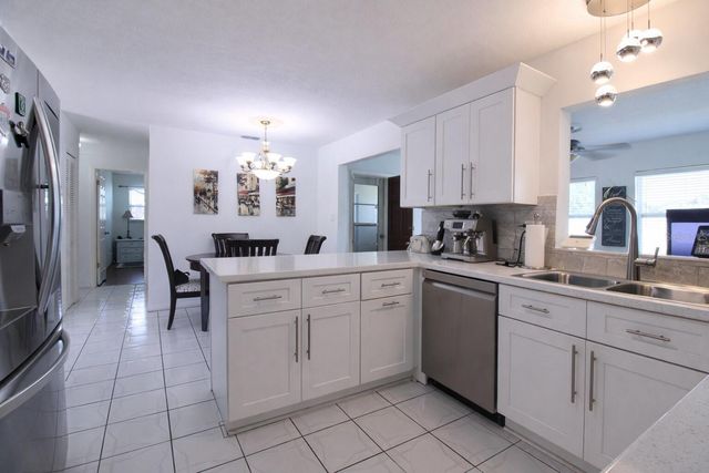 4581 21ST AVENUE N, St Petersburg, FL 33713