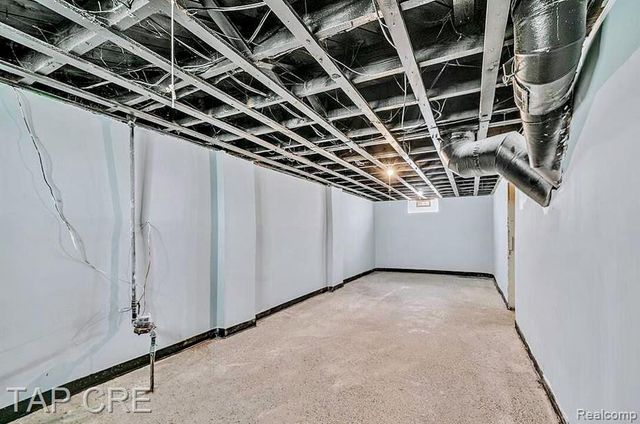 19110 Kingsville Street, Detroit, MI 48225