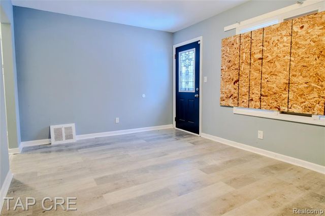 19110 Kingsville Street, Detroit, MI 48225