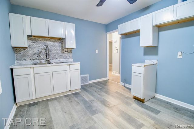 19110 Kingsville Street, Detroit, MI 48225