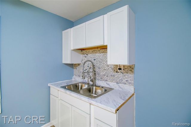 19110 Kingsville Street, Detroit, MI 48225