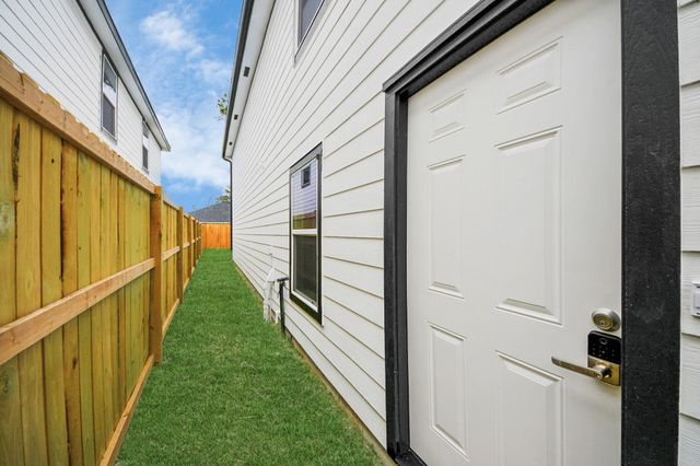 8213 Richland Drive A, Houston, TX 77028