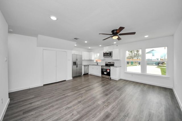 8213 Richland Drive A, Houston, TX 77028