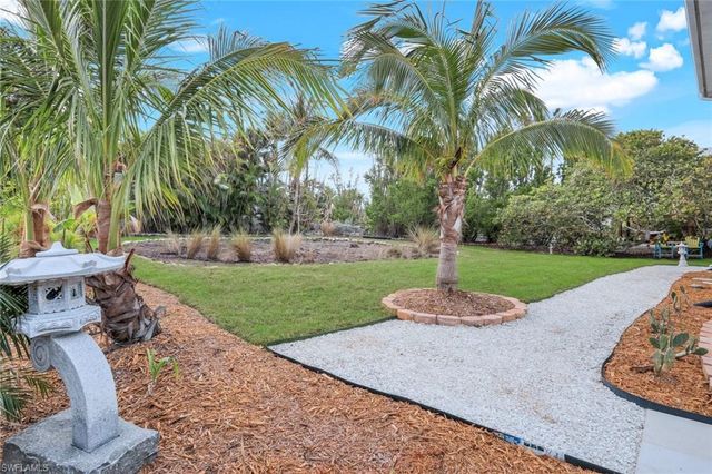 555 Piedmont RD, Sanibel, FL 33957