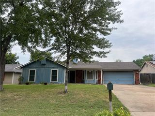 3024 W 23rd Terrace, Lawrence, KS 66047