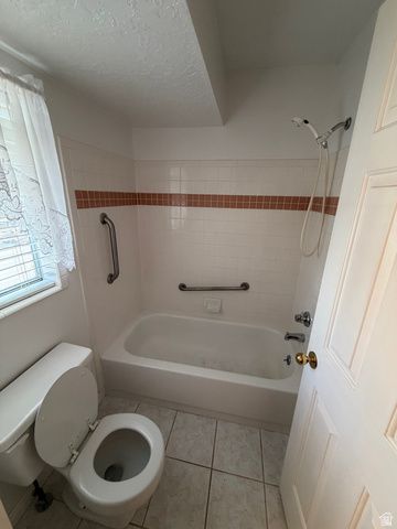 8713 S MOUNTAIN MEADOW DR, West Jordan, UT 84088