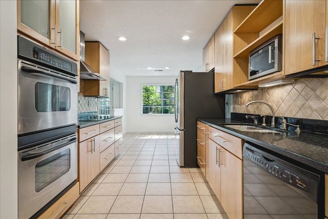 1656 E CHURCHILL DWNS, Germantown, TN 38138