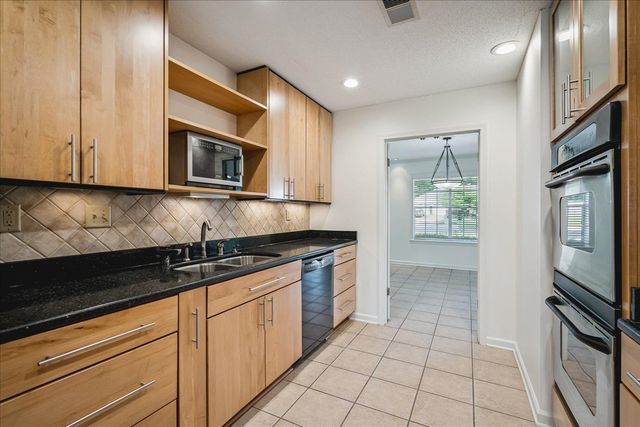 1656 E CHURCHILL DWNS, Germantown, TN 38138