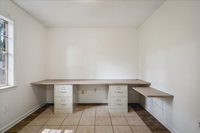 1656 E CHURCHILL DWNS, Germantown, TN 38138