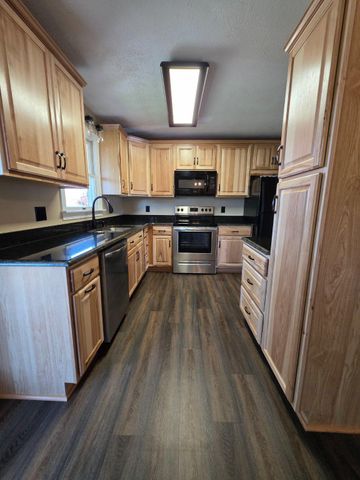 916 HILLTOP DR, Woodstock, VA 22664