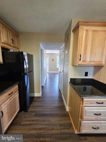 916 HILLTOP DR, Woodstock, VA 22664