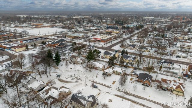 161 W 33rd Street, Holland City, MI 49423