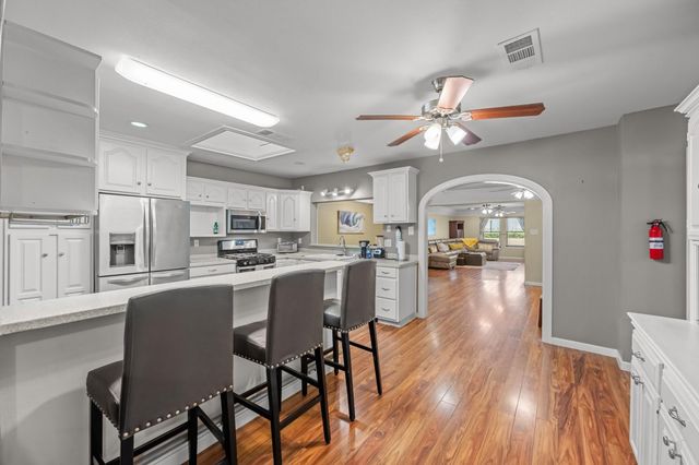 2815 Jack Johnson Boulevard, Galveston, TX 77550