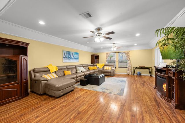 2815 Jack Johnson Boulevard, Galveston, TX 77550