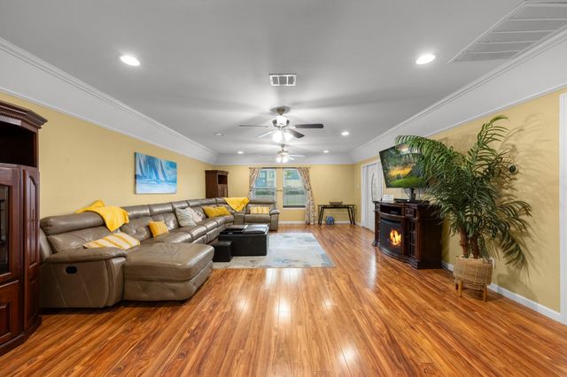 2815 Jack Johnson Boulevard, Galveston, TX 77550