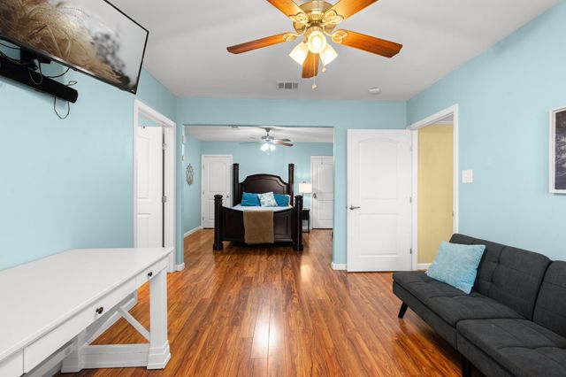 2815 Jack Johnson Boulevard, Galveston, TX 77550