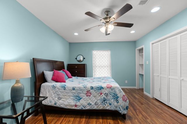 2815 Jack Johnson Boulevard, Galveston, TX 77550