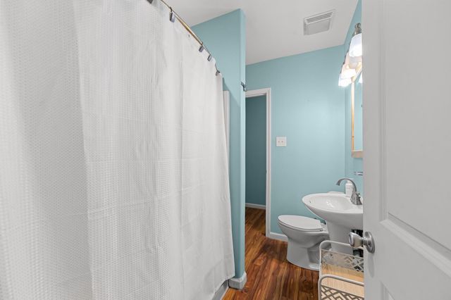 2815 Jack Johnson Boulevard, Galveston, TX 77550