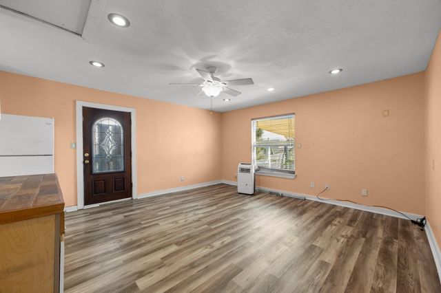 2815 Jack Johnson Boulevard, Galveston, TX 77550
