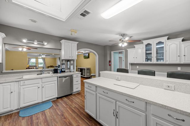 2815 Jack Johnson Boulevard, Galveston, TX 77550