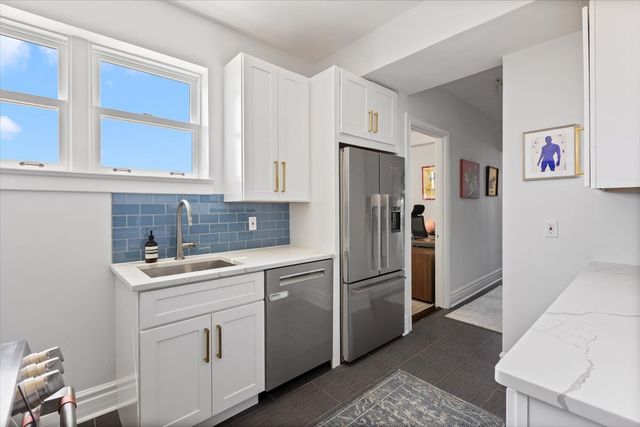 609 W Stratford Place 7C, Chicago, IL 60657