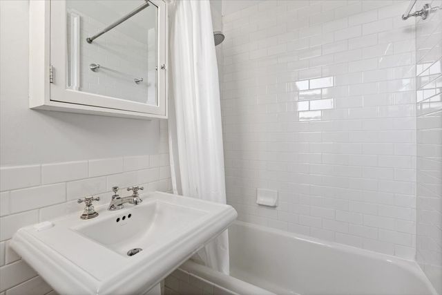 609 W Stratford Place 7C, Chicago, IL 60657