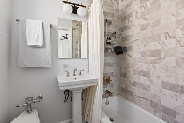 609 W Stratford Place 7C, Chicago, IL 60657