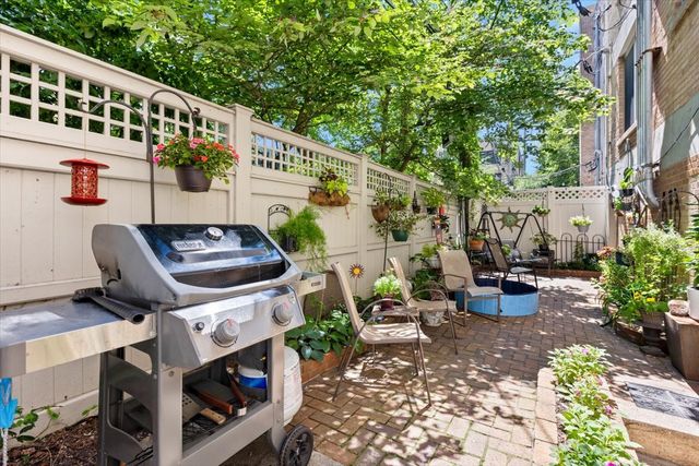 609 W Stratford Place 7C, Chicago, IL 60657