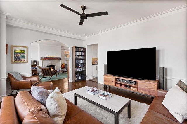 609 W Stratford Place 7C, Chicago, IL 60657