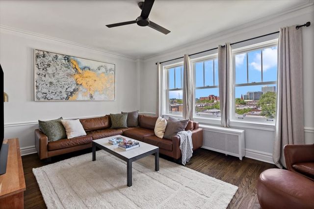 609 W Stratford Place 7C, Chicago, IL 60657